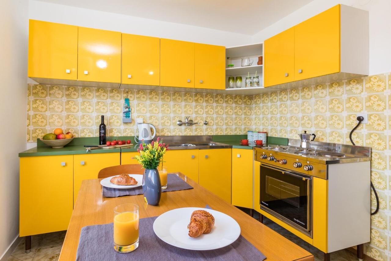 Quirky Apartment Arena With Parking Pula Bagian luar foto