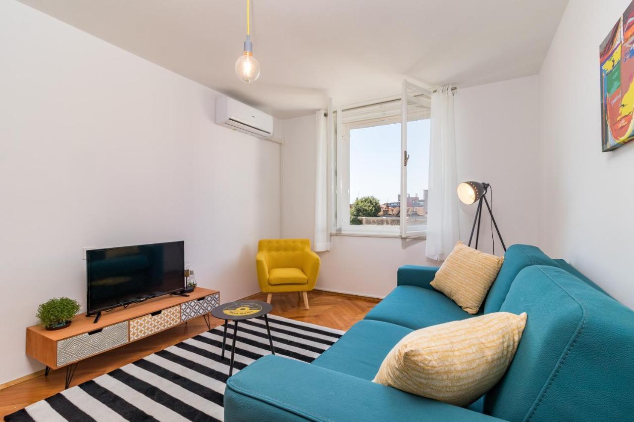 Quirky Apartment Arena With Parking Pula Bagian luar foto