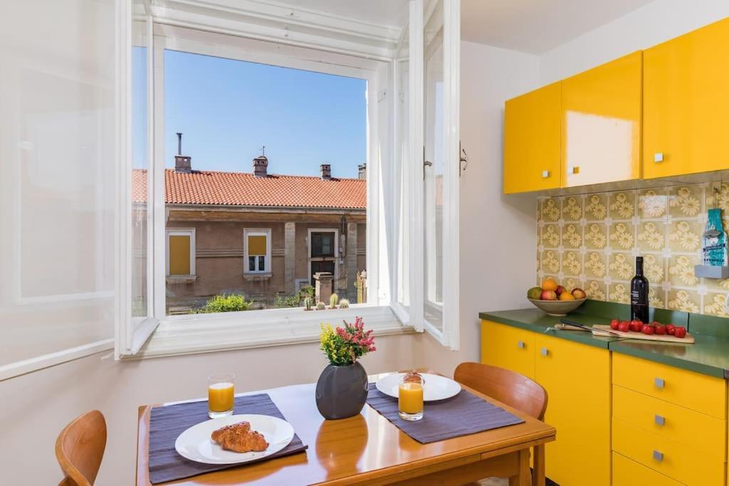 Quirky Apartment Arena With Parking Pula Bagian luar foto