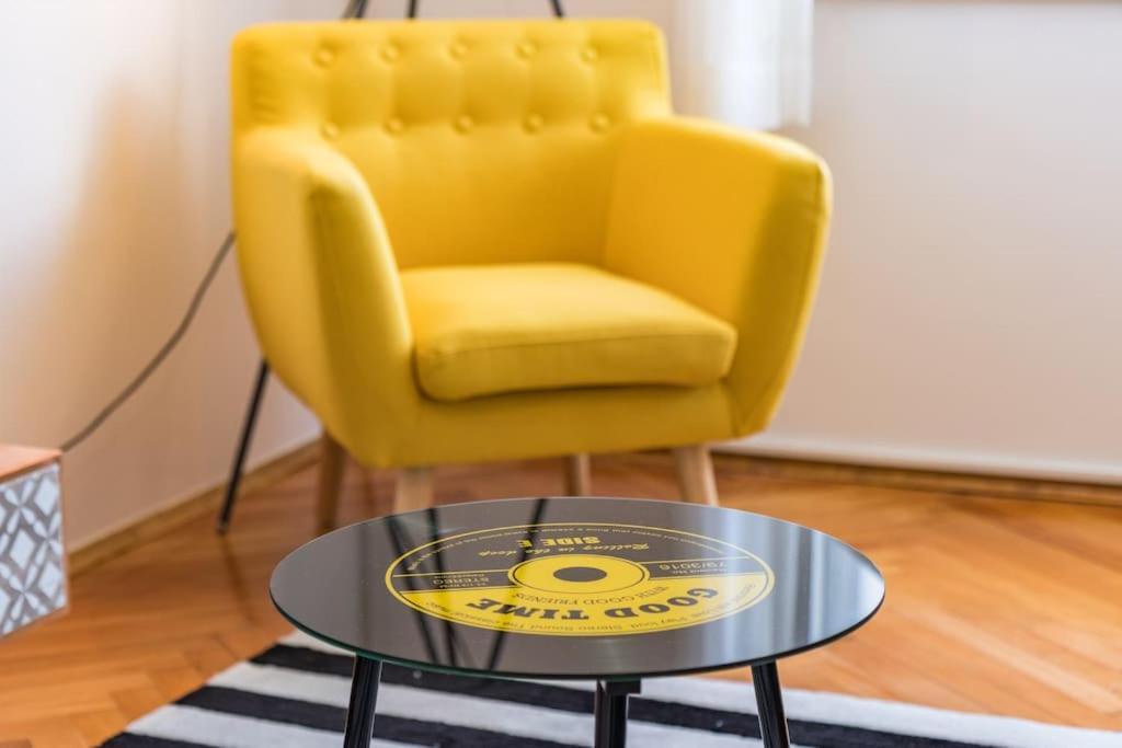 Quirky Apartment Arena With Parking Pula Bagian luar foto