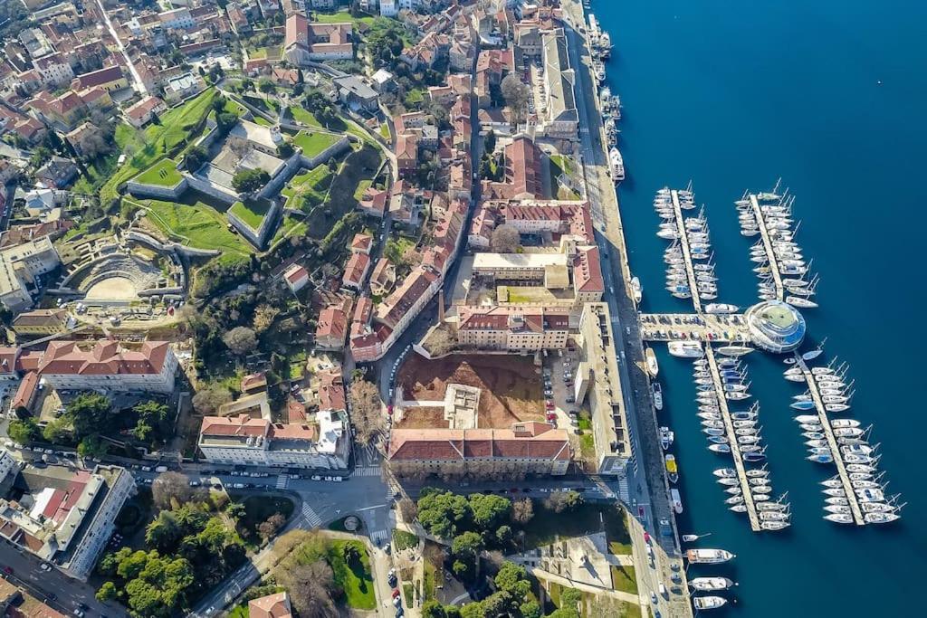 Quirky Apartment Arena With Parking Pula Bagian luar foto